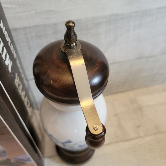 10" Wooden Pepper Mill Porcelain Windmill Jan-Mor Vintage 1983 - Picture 2 of 4